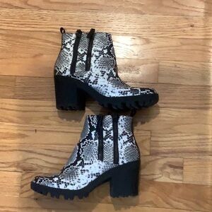 4/$12 Ankle boots